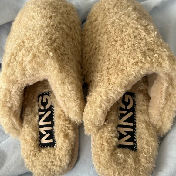 NWT Mango Fuzzy Tan Slippers - Picture 2 of 5